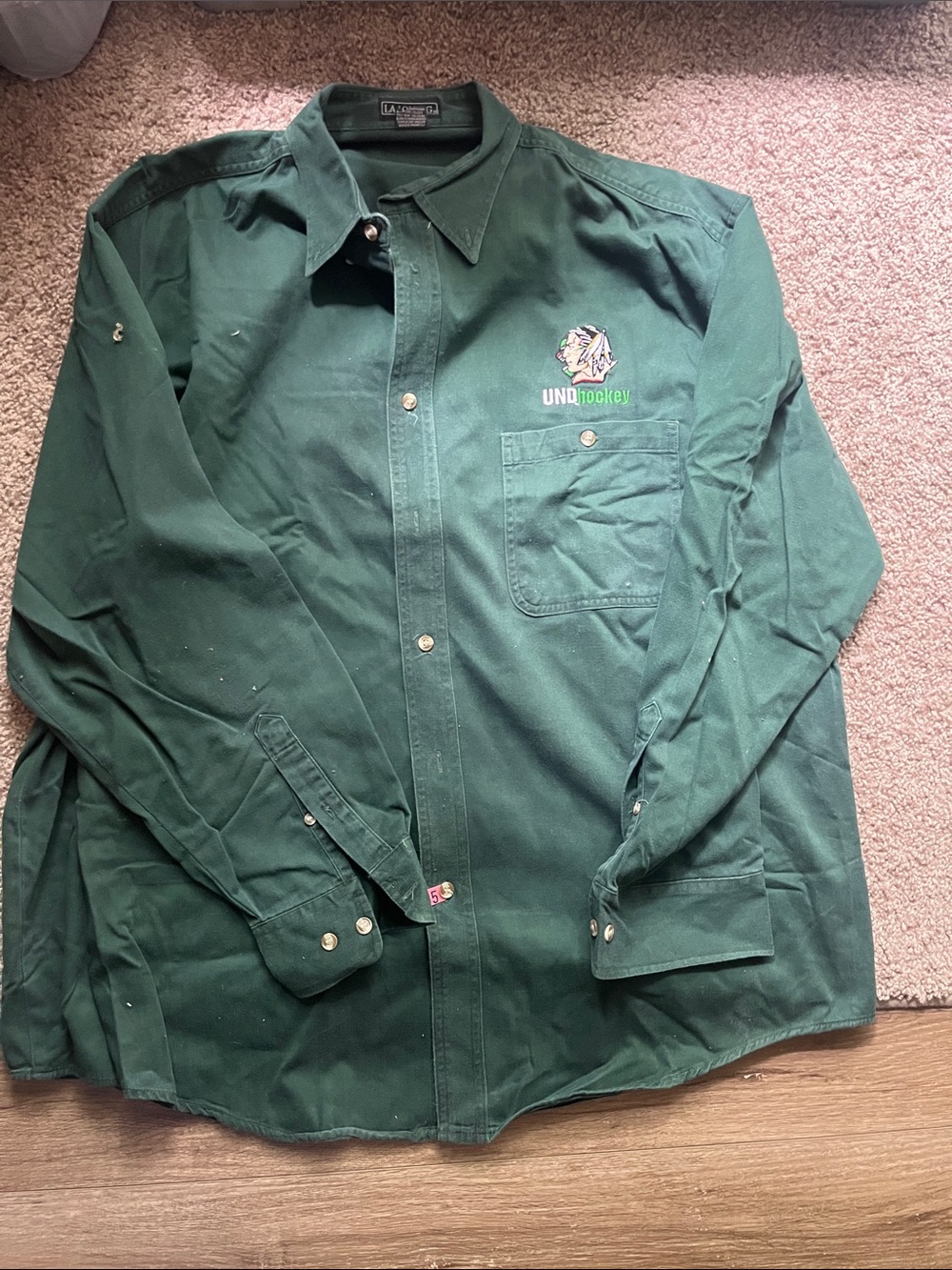 Men's Dark Green Button-Down UND hockey Fighting Sioux logo !!